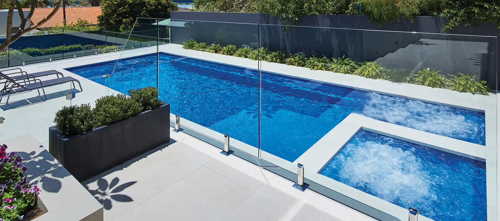 Modern swimming pool and spa design at a Sunshine Coast home by Monsoon Pools