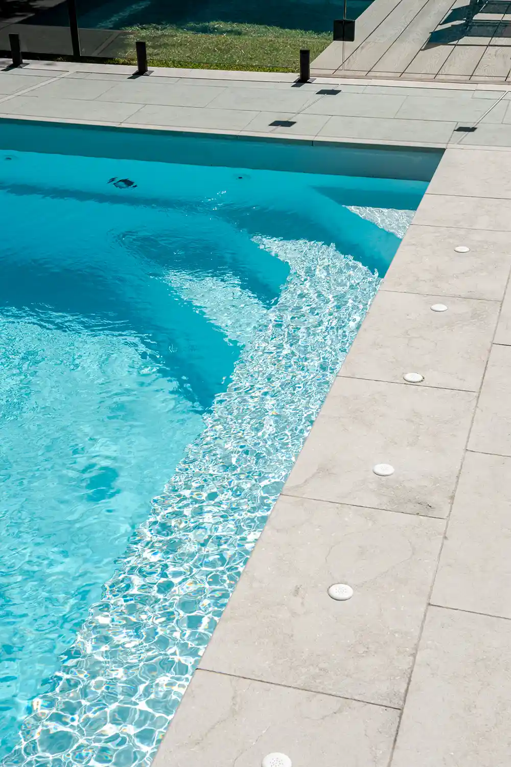Heron Series Entry Step Design Wide entry step and safety ledge in the Heron Series pool