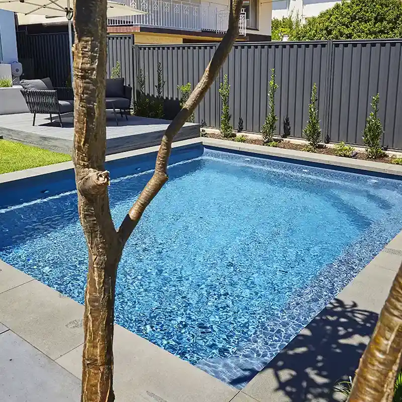 Hampton Grande fibreglass pool with integrated spa, expansive swimming area and premium outdoor design.